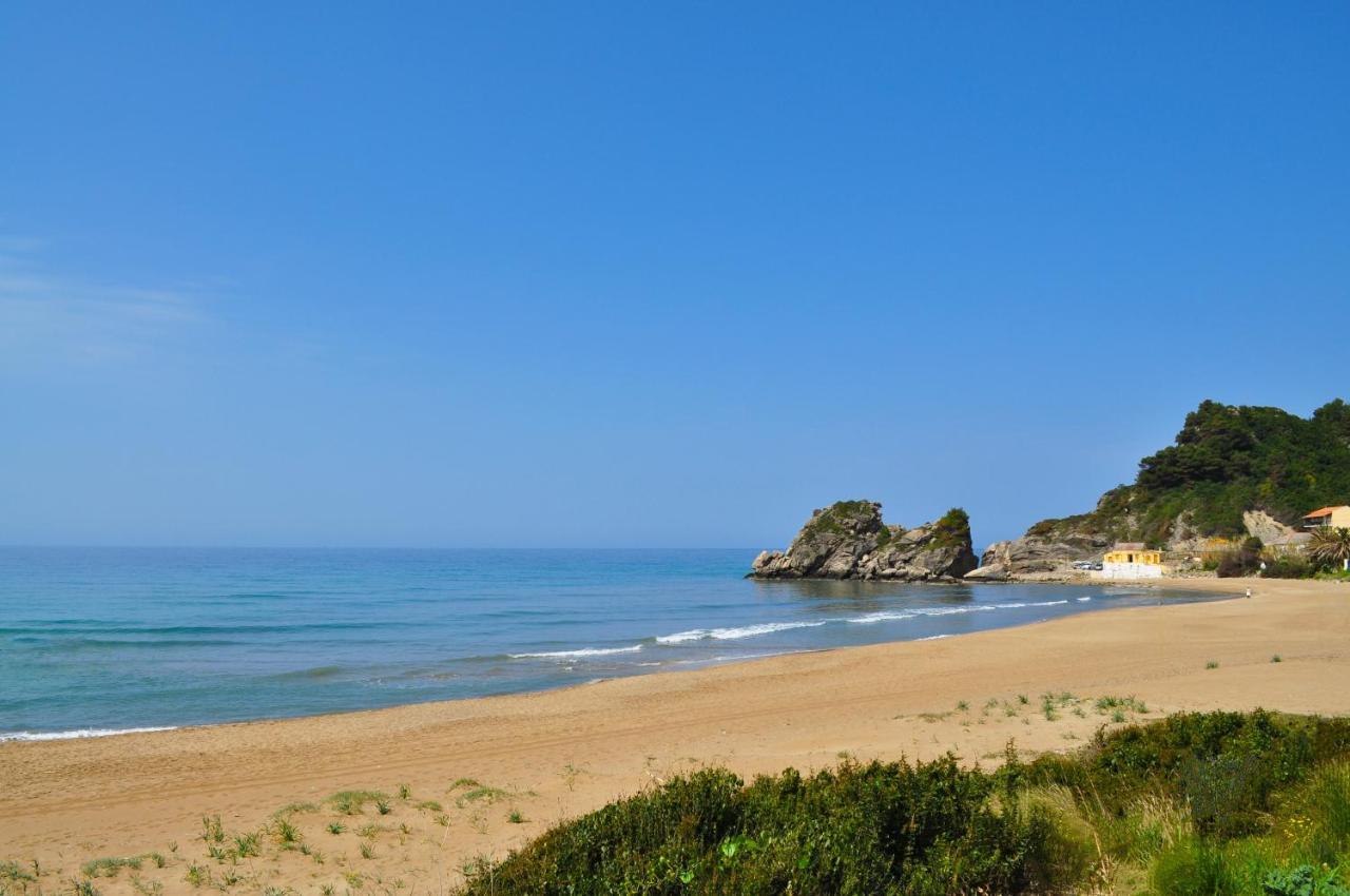 Large Apartment By The Pool - Pelekas Beach, Corfu Extérieur photo